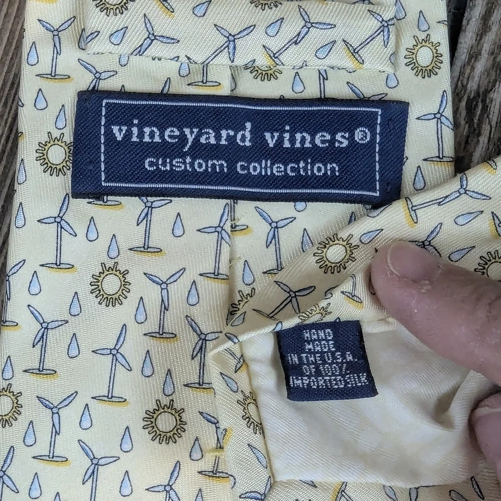 Vineyard Vines 100% Silk Handmade Tie Light Yellow - Picture 4 of 6